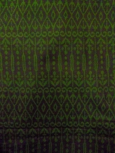 画像4: N0430V  女性用 大島紬  シルク(正絹)   黒, 唐花 【中古】 【USED】 【リサイクル】 ★★★☆☆ (4)