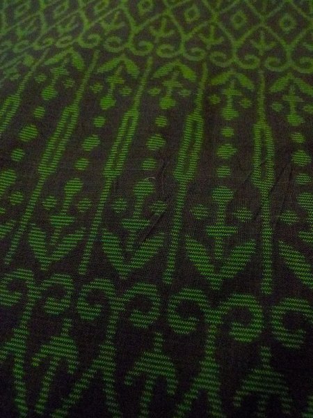 画像8: N0430V  女性用 大島紬  シルク(正絹)   黒, 唐花 【中古】 【USED】 【リサイクル】 ★★★☆☆ (8)