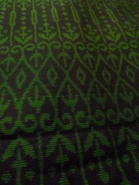 画像9: N0430V  女性用 大島紬  シルク(正絹)   黒, 唐花 【中古】 【USED】 【リサイクル】 ★★★☆☆ (9)