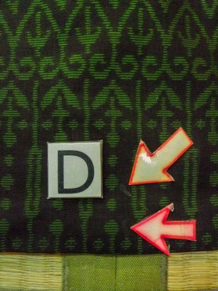 画像17: N0430V  女性用 大島紬  シルク(正絹)   黒, 唐花 【中古】 【USED】 【リサイクル】 ★★★☆☆ (17)