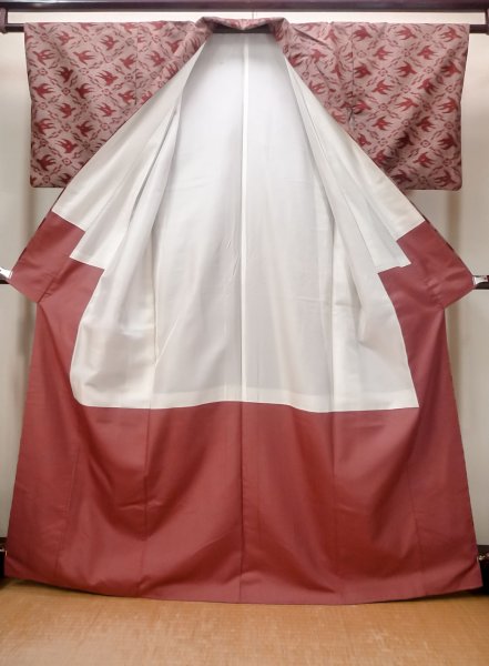 画像2: N0430Z  女性用 紬  シルク(正絹)   えんじ, 鳥 【中古】 【USED】 【リサイクル】 ★★★☆☆ (2)