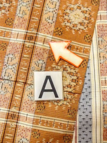 画像14: N0431B  女性用 紬  シルク(正絹)   ベージュ, 縞 【中古】 【USED】 【リサイクル】 ★★★☆☆ (14)