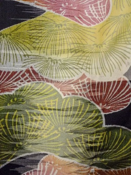 画像4: N0509C  女性用 羽織  シルク（正絹）   黒, 松/松葉 【中古】 【USED】 【リサイクル】 ★★☆☆☆ (4)