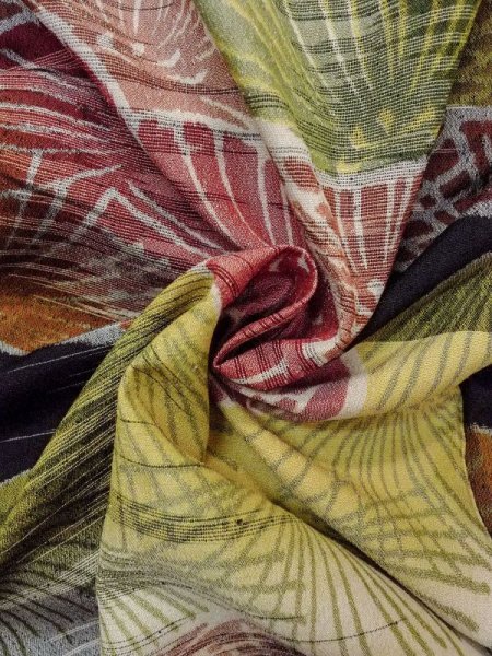 画像11: N0509C  女性用 羽織  シルク（正絹）   黒, 松/松葉 【中古】 【USED】 【リサイクル】 ★★☆☆☆ (11)