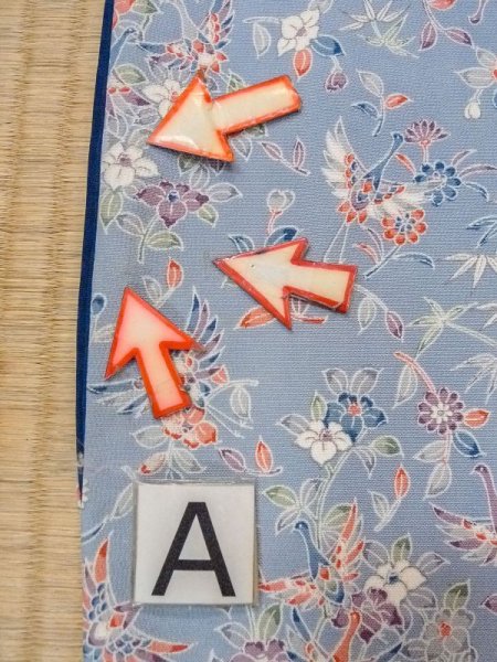 画像14: N0509Q  女性用 小紋  シルク(正絹)  灰色がかった 水色, 菊 【中古】 【USED】 【リサイクル】 ★★★☆☆ (14)