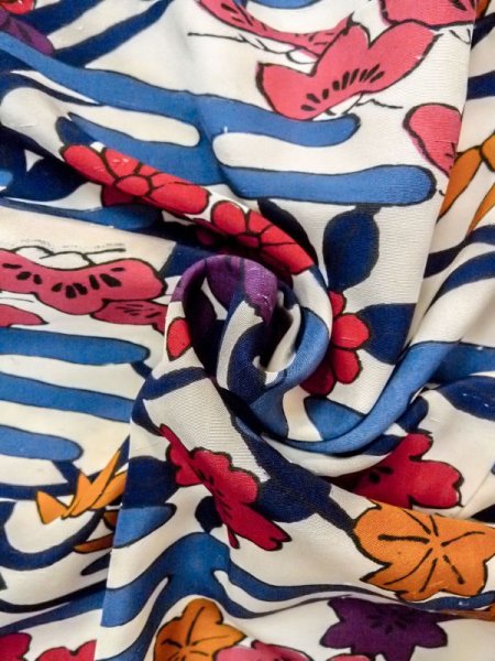 画像11: N0509R  女性用 小紋  シルク(正絹)   白, 菊 【中古】 【USED】 【リサイクル】 ★★★☆☆ (11)