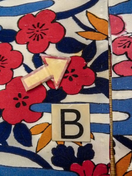 画像15: N0509R  女性用 小紋  シルク(正絹)   白, 菊 【中古】 【USED】 【リサイクル】 ★★★☆☆ (15)