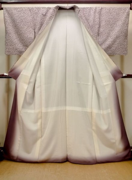 画像2: N0510D  女性用 紬  シルク(正絹)  淡い 灰色, 花 【中古】 【USED】 【リサイクル】 ★★★☆☆ (2)