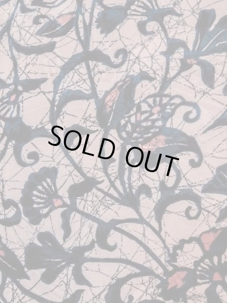 画像5: N0529J  女性用 羽織  シルク(正絹)  灰色がかった ベージュ, 唐花 【中古】 【USED】 【リサイクル】 ★★☆☆☆ (5)