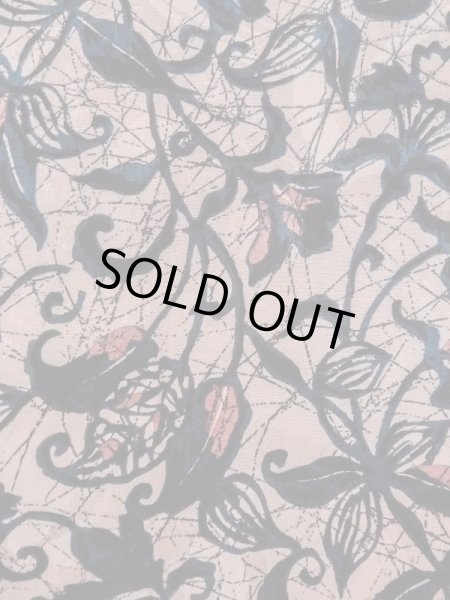 画像6: N0529J  女性用 羽織  シルク(正絹)  灰色がかった ベージュ, 唐花 【中古】 【USED】 【リサイクル】 ★★☆☆☆ (6)