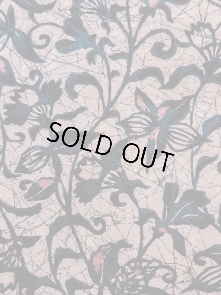 画像7: N0529J  女性用 羽織  シルク(正絹)  灰色がかった ベージュ, 唐花 【中古】 【USED】 【リサイクル】 ★★☆☆☆ (7)