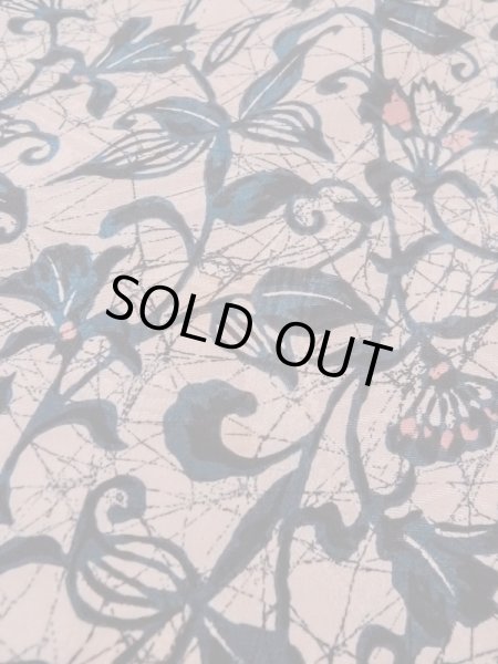 画像8: N0529J  女性用 羽織  シルク(正絹)  灰色がかった ベージュ, 唐花 【中古】 【USED】 【リサイクル】 ★★☆☆☆ (8)