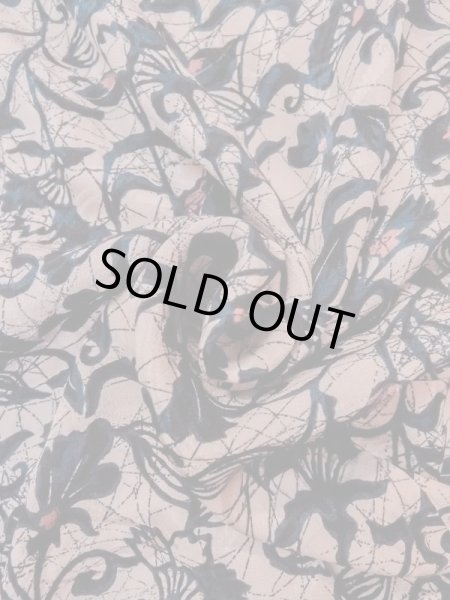 画像11: N0529J  女性用 羽織  シルク(正絹)  灰色がかった ベージュ, 唐花 【中古】 【USED】 【リサイクル】 ★★☆☆☆ (11)