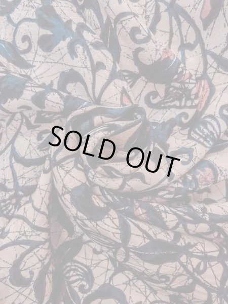 画像12: N0529J  女性用 羽織  シルク(正絹)  灰色がかった ベージュ, 唐花 【中古】 【USED】 【リサイクル】 ★★☆☆☆ (12)