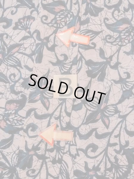 画像15: N0529J  女性用 羽織  シルク(正絹)  灰色がかった ベージュ, 唐花 【中古】 【USED】 【リサイクル】 ★★☆☆☆ (15)