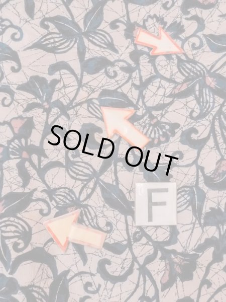 画像19: N0529J  女性用 羽織  シルク(正絹)  灰色がかった ベージュ, 唐花 【中古】 【USED】 【リサイクル】 ★★☆☆☆ (19)