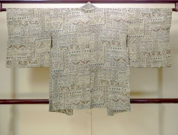 画像2: N0529K  女性用 羽織  シルク(正絹)  淡い 緑色, 花 【中古】 【USED】 【リサイクル】 ★★☆☆☆ (2)