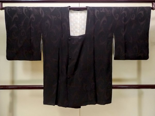 画像1: N0529V  女性用 道行  シルク（正絹）   黒, 唐花 【中古】 【USED】 【リサイクル】 ★★★☆☆ (1)