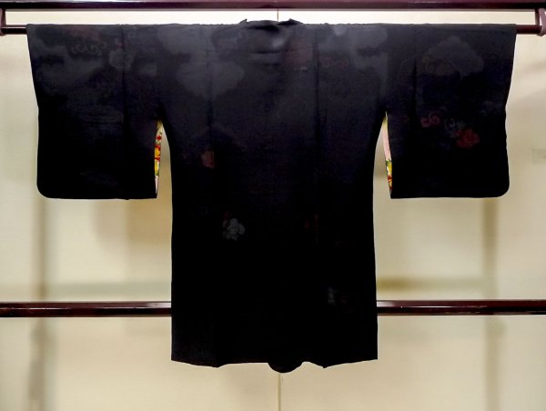 画像2: N0529W  女性用 道行  シルク（正絹）   黒, ぼたん 【中古】 【USED】 【リサイクル】 ★★★☆☆ (2)