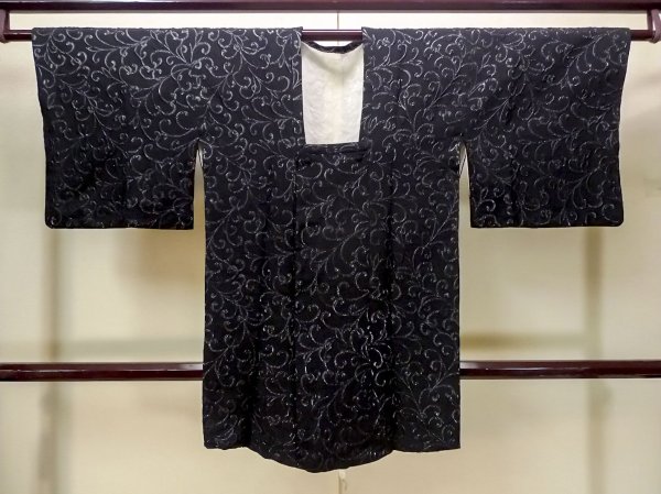 画像1: N0529X Mint  女性用 道行  シルク（正絹）   黒, 唐草 【中古】 【USED】 【リサイクル】 ★★★★☆ (1)