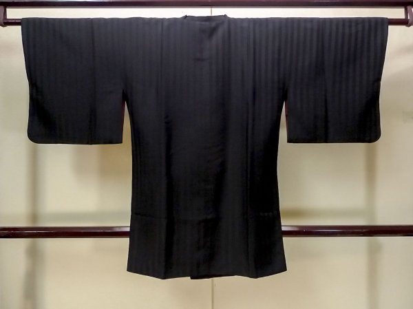 画像2: N0529Y  女性用 道行  シルク（正絹）   黒, 縞 【中古】 【USED】 【リサイクル】 ★★★☆☆ (2)