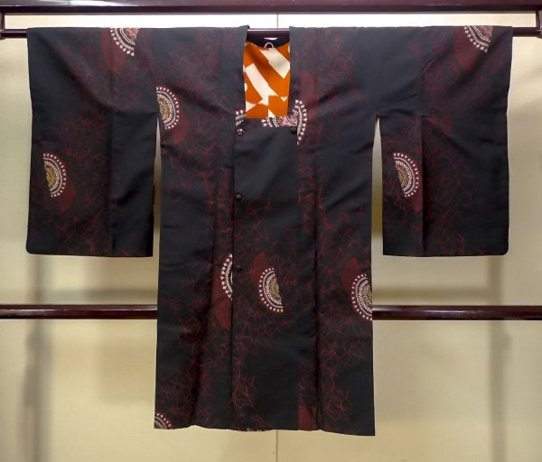 画像1: N0530A  女性用 道行  シルク（正絹）   黒, 氷割 【中古】 【USED】 【リサイクル】 ★★☆☆☆ (1)