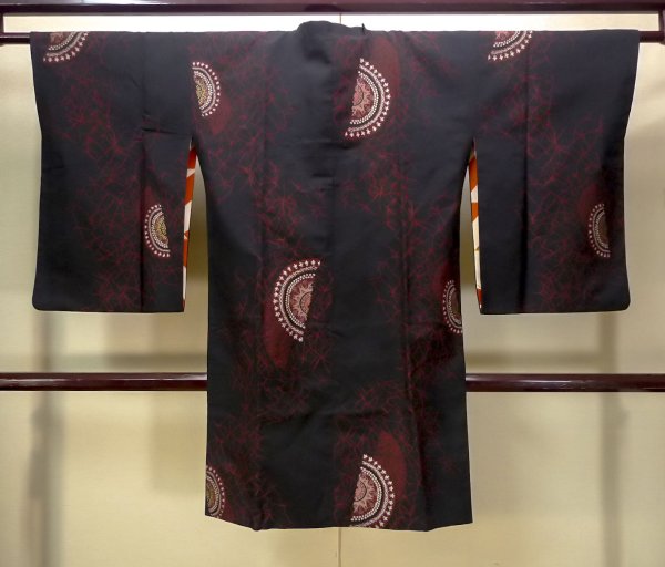 画像2: N0530A  女性用 道行  シルク（正絹）   黒, 氷割 【中古】 【USED】 【リサイクル】 ★★☆☆☆ (2)