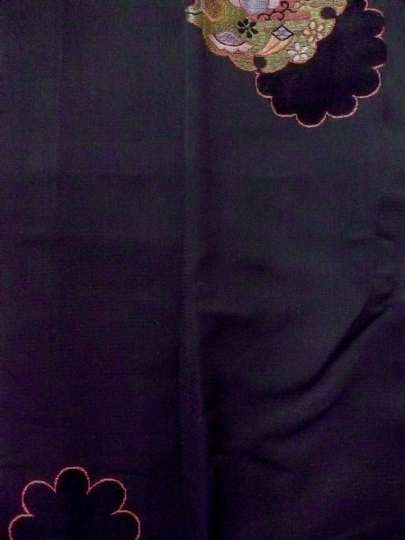 画像4: N0530C  女性用 道行  シルク（正絹）   黒, 菊 【中古】 【USED】 【リサイクル】 ★★☆☆☆ (4)