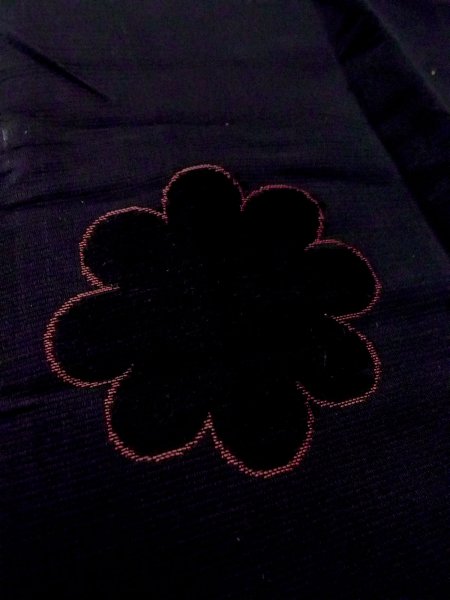 画像10: N0530C  女性用 道行  シルク（正絹）   黒, 菊 【中古】 【USED】 【リサイクル】 ★★☆☆☆ (10)