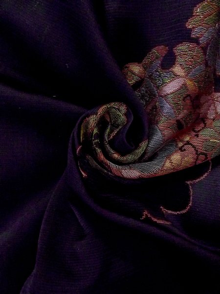 画像11: N0530C  女性用 道行  シルク（正絹）   黒, 菊 【中古】 【USED】 【リサイクル】 ★★☆☆☆ (11)