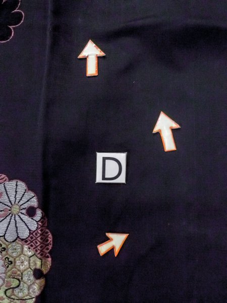 画像17: N0530C  女性用 道行  シルク（正絹）   黒, 菊 【中古】 【USED】 【リサイクル】 ★★☆☆☆ (17)