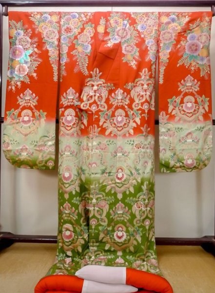 画像3: N0605C  女性用 打掛  シルク(正絹)   赤色, 花 【中古】 【USED】 【リサイクル】 ★★☆☆☆ (3)