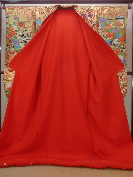 画像4: N0605E  女性用 打掛  シルク(正絹)   金色, 桜 【中古】 【USED】 【リサイクル】 ★☆☆☆☆ (4)