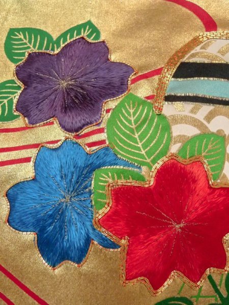 画像17: N0605E  女性用 打掛  シルク(正絹)   金色, 桜 【中古】 【USED】 【リサイクル】 ★☆☆☆☆ (17)