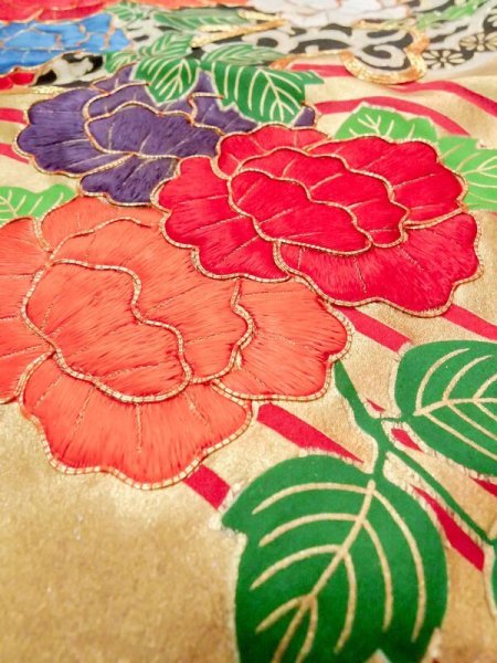 画像37: N0605E  女性用 打掛  シルク(正絹)   金色, 桜 【中古】 【USED】 【リサイクル】 ★☆☆☆☆ (37)