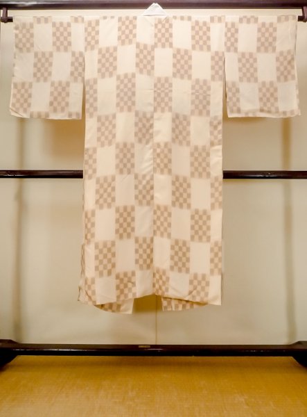 画像2: N0611M  女性用 襦袢 使用感あり シルク(正絹)   ベージュ, 四角 【中古】 【USED】 【リサイクル】 ★★☆☆☆ (2)