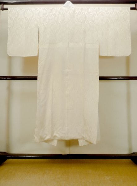 画像2: N0611P  女性用 襦袢  シルク(正絹)   アイボリー, 菊 【中古】 【USED】 【リサイクル】 ★★☆☆☆ (2)