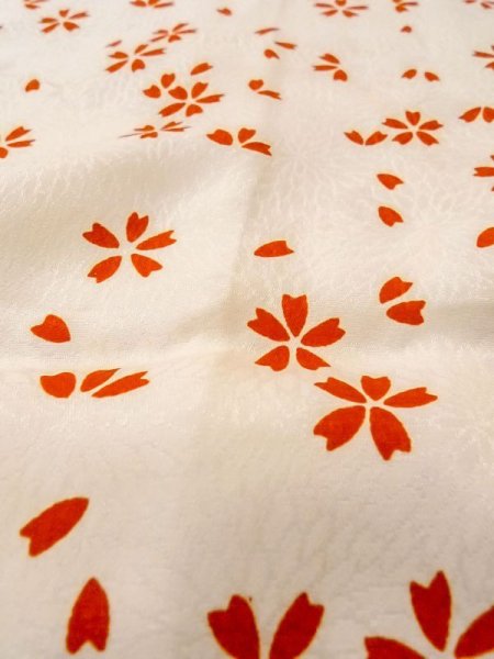 画像9: N0611T  女性用 襦袢 他ダメージ シルク(正絹)   アイボリー, 桜 【中古】 【USED】 【リサイクル】 ★☆☆☆☆ (9)