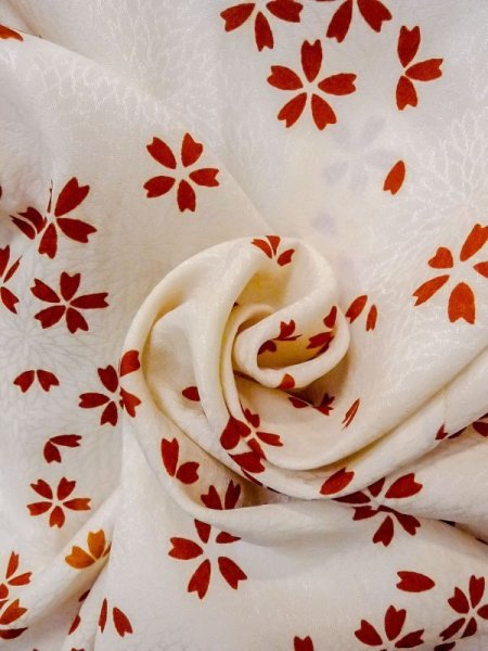 画像12: N0611T  女性用 襦袢 他ダメージ シルク(正絹)   アイボリー, 桜 【中古】 【USED】 【リサイクル】 ★☆☆☆☆ (12)