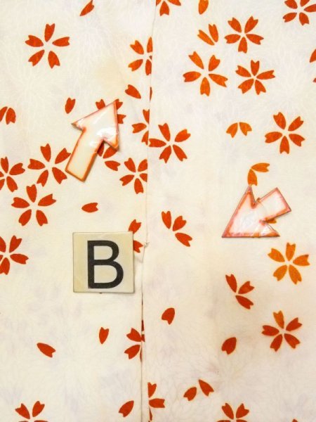 画像15: N0611T  女性用 襦袢 他ダメージ シルク(正絹)   アイボリー, 桜 【中古】 【USED】 【リサイクル】 ★☆☆☆☆ (15)