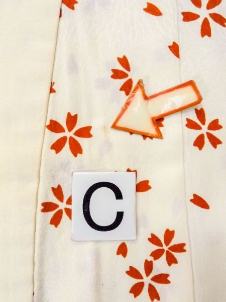 画像16: N0611T  女性用 襦袢 他ダメージ シルク(正絹)   アイボリー, 桜 【中古】 【USED】 【リサイクル】 ★☆☆☆☆ (16)