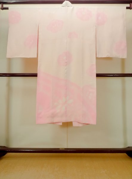 画像2: N0611U  女性用 襦袢  シルク(正絹)  淡い 桃色, 菊 【中古】 【USED】 【リサイクル】 ★★☆☆☆ (2)