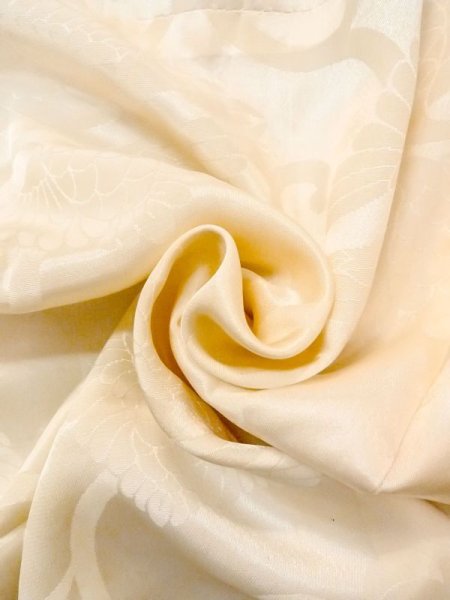 画像11: N0612C  女性用 襦袢  シルク(正絹)  光沢のある アイボリー, 唐草 【中古】 【USED】 【リサイクル】 ★☆☆☆☆ (11)