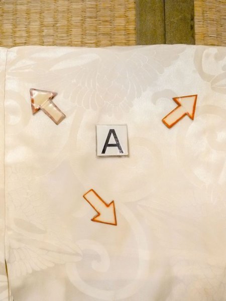 画像14: N0612C  女性用 襦袢  シルク(正絹)  光沢のある アイボリー, 唐草 【中古】 【USED】 【リサイクル】 ★☆☆☆☆ (14)