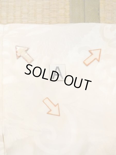 画像14: N0612C  女性用 襦袢  シルク（正絹）  光沢のある アイボリー, 唐草 【中古】 【USED】 【リサイクル】 ★☆☆☆☆ (14)