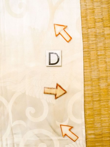 画像17: N0612C  女性用 襦袢  シルク(正絹)  光沢のある アイボリー, 唐草 【中古】 【USED】 【リサイクル】 ★☆☆☆☆ (17)