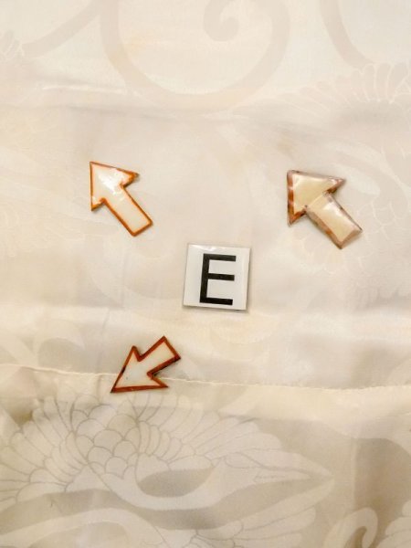 画像18: N0612C  女性用 襦袢  シルク(正絹)  光沢のある アイボリー, 唐草 【中古】 【USED】 【リサイクル】 ★☆☆☆☆ (18)