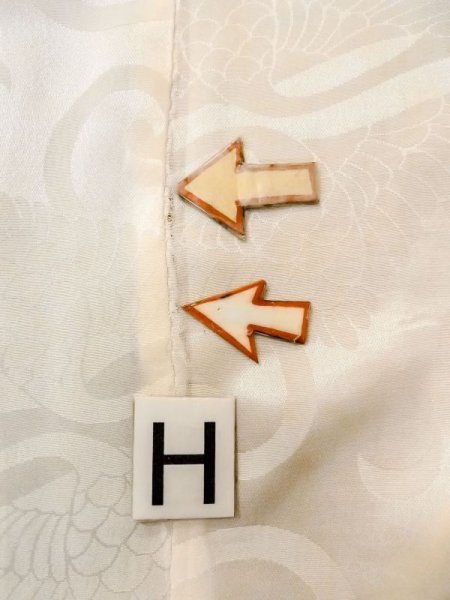 画像21: N0612C  女性用 襦袢  シルク(正絹)  光沢のある アイボリー, 唐草 【中古】 【USED】 【リサイクル】 ★☆☆☆☆ (21)