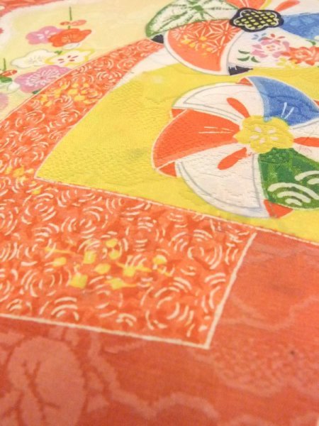 画像9: N0624A 端切れ 女性用着物 シルク(正絹)  淡い 橙色 ぼたん 【中古】 【USED】 【リサイクル】 ★★☆☆☆ (9)