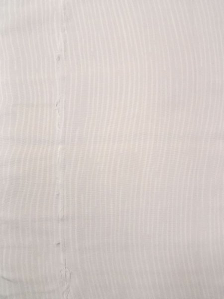 画像2: N0624B 端切れ 女性用着物 シルク(正絹)   アイボリー 線 【中古】 【USED】 【リサイクル】 ★★☆☆☆ (2)